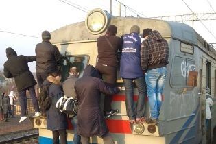 Заболевшие сотрудники и изношенные вагоны. В "Киевпасстрансе" объяснили причину сбоя работы городской электрички