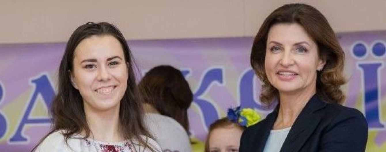В строгом костюме и белом топе: деловой образ Марины Порошенко