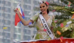 Тысячи филиппинцев устроили безумную встречу самой красивой девушке на планете