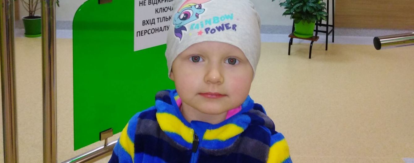 2-летняя Алинка борется с раком, который атаковал ее кости