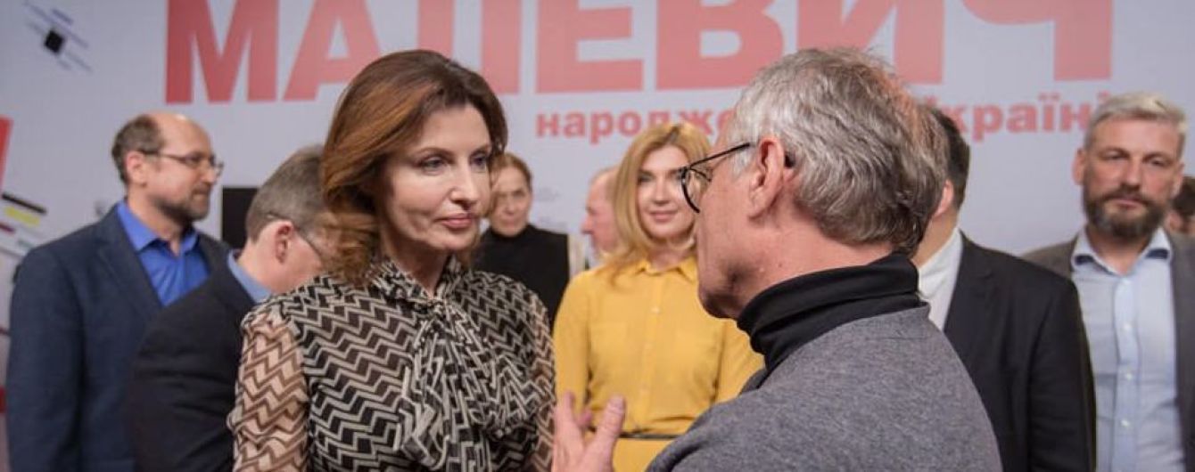 В прозрачной блузке и стильной юбке: эффектная Марина Порошенко на премьере фильма