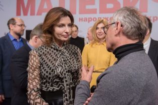 В прозрачной блузке и стильной юбке: эффектная Марина Порошенко на премьере фильма