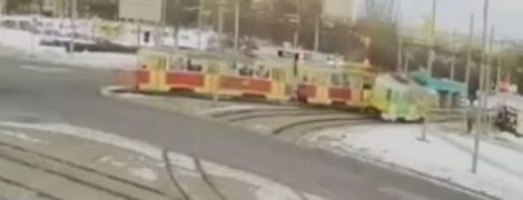 В Харькове "эпично" столкнулись трамваи