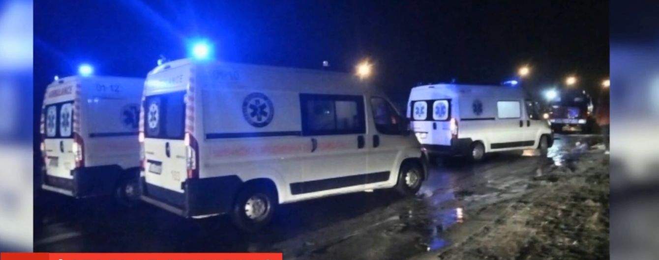 Смертельное ДТП на Волыни: пьяный экс-полицейский на Mercedes "пнул" такси под автобус