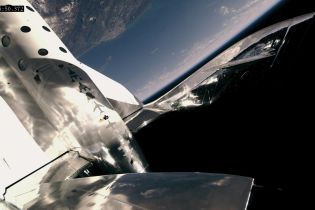 В Virgin Galactic показали запуск космического корабля для туристов, преодолевшего рекордную высоту