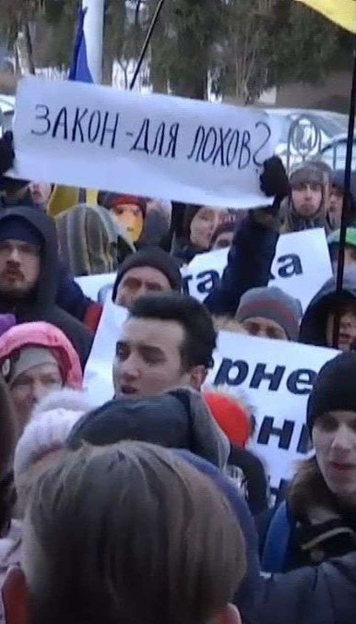 Харьковчане пикетировали городской совет с требованием выполнить решение суда и снизить цену на проезд
