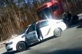 Забув про GPS-маячок: поліція легко наздогнала викрадену з СТО під Києвом фуру