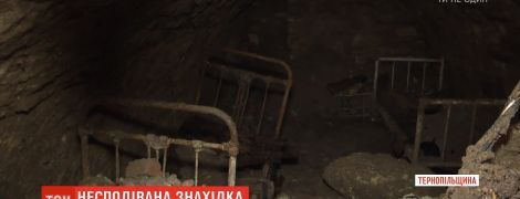 На Тернопольщине коммунальщики нашли под землей полностью обустроенную спальню