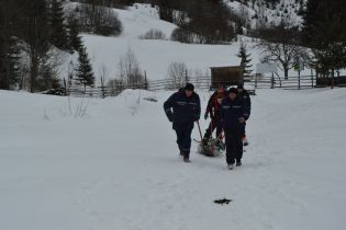Під час порятунку туристів у Карпатах троє рятувальників отримали обмороження