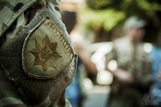 Вывезли в лес, стреляли и требовали деньги: под Киевом вооруженная банда похитила мужчину