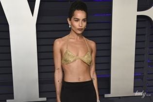 А зачем платье: Зои Кравиц надела на вечеринку Vanity Fair прозрачный золотой лифчик