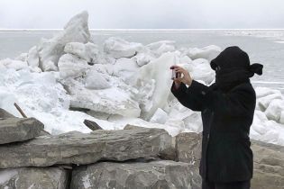 Шмати льоду засипають дороги: штат Нью-Йорк накрив сильний шторм