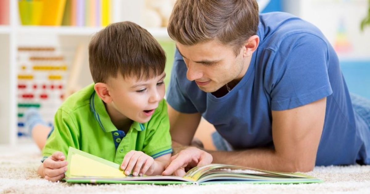 Понад половина українців не читають книжок. Яке рішення знайшла держава та як заохотити себе до літератури