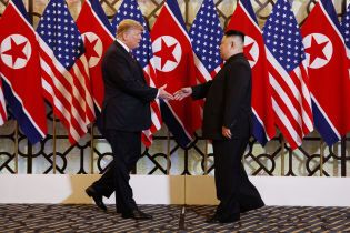 Несмотря на провал переговоров с Ким Чен Ыном Трамп все равно назвал их "содержательными"