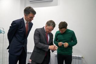 Зеленский встретился и объяснился с Волкером и Йованович