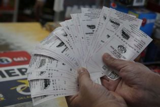Британка исцелилась от рака и через четыре минуты сорвала джекпот