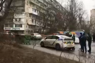 В Киеве мужчина в полицейской форме застрелил водителя легковушки - СМИ