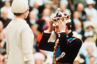 50 лет спустя: вспоминаем, как королева Елизавета II впервые надела корону на голову принца Чарльза