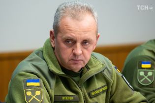 Президент уволил с военной службы Муженко