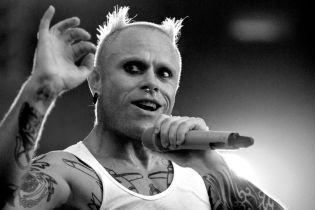 Участники The Prodigy пригласил фанов провести овациями погибшего солиста Кита Флинта