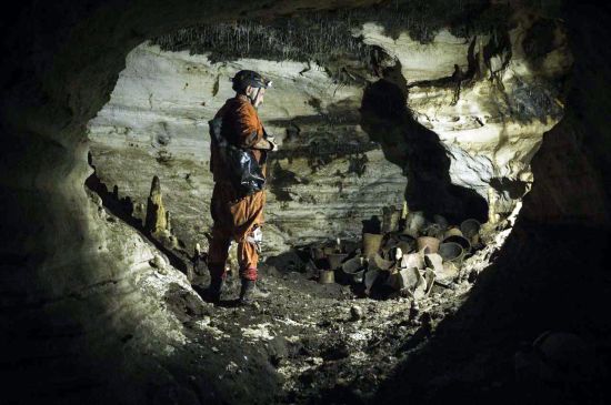 У Мексиці виявили ритуальну печеру Майя з тисячолітніми артефактами й слідами приношень