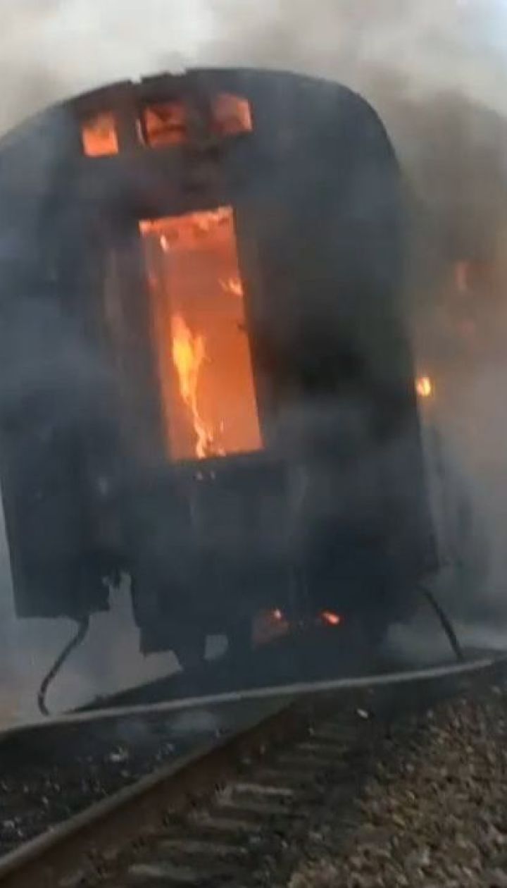 На Рівненщині під час руху спалахнув потяг з пасажирами
