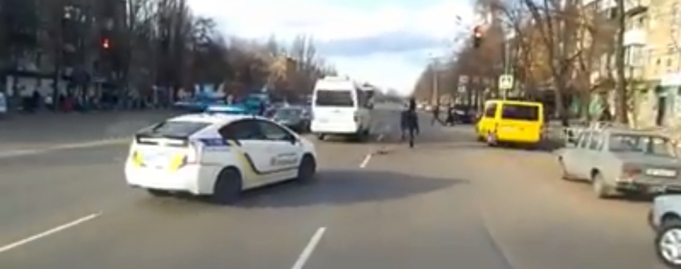 В Кривом Роге сняли, как патрульные преследовали лошадь