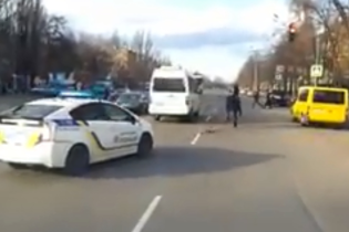 В Кривом Роге сняли, как патрульные преследовали лошадь