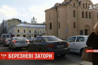 Киев пережил транспортный коллапс накануне праздника