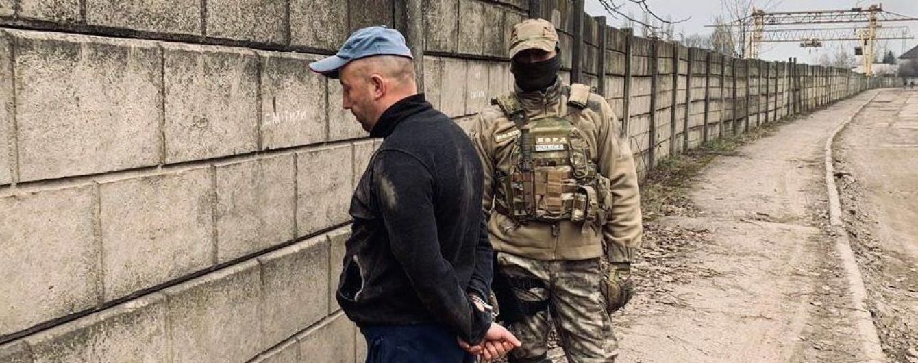 На Закарпатье полиция задержала группу преступников, которые сбывали метамфетамин из Венгрии