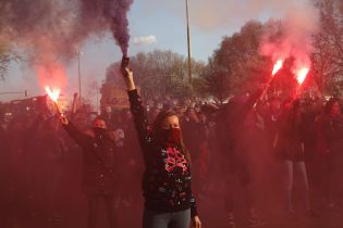 Акция против насилия в Индии и слезоточивый газ в Турции. Как в мире происходили марши за права женщин