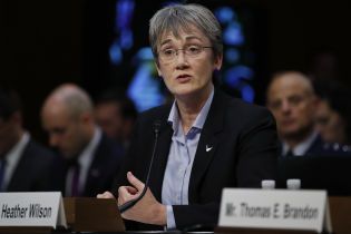 Головна претендентка на посаду міністра оборони США заявила про відставку з посади очільниці ВПС