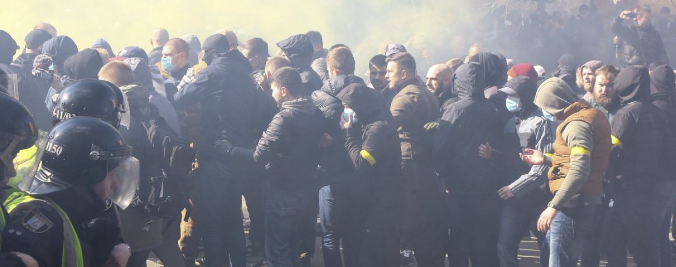 У Нацкорпусі заявили про "зникнення" п’яти активістів після сутичок у Черкасах