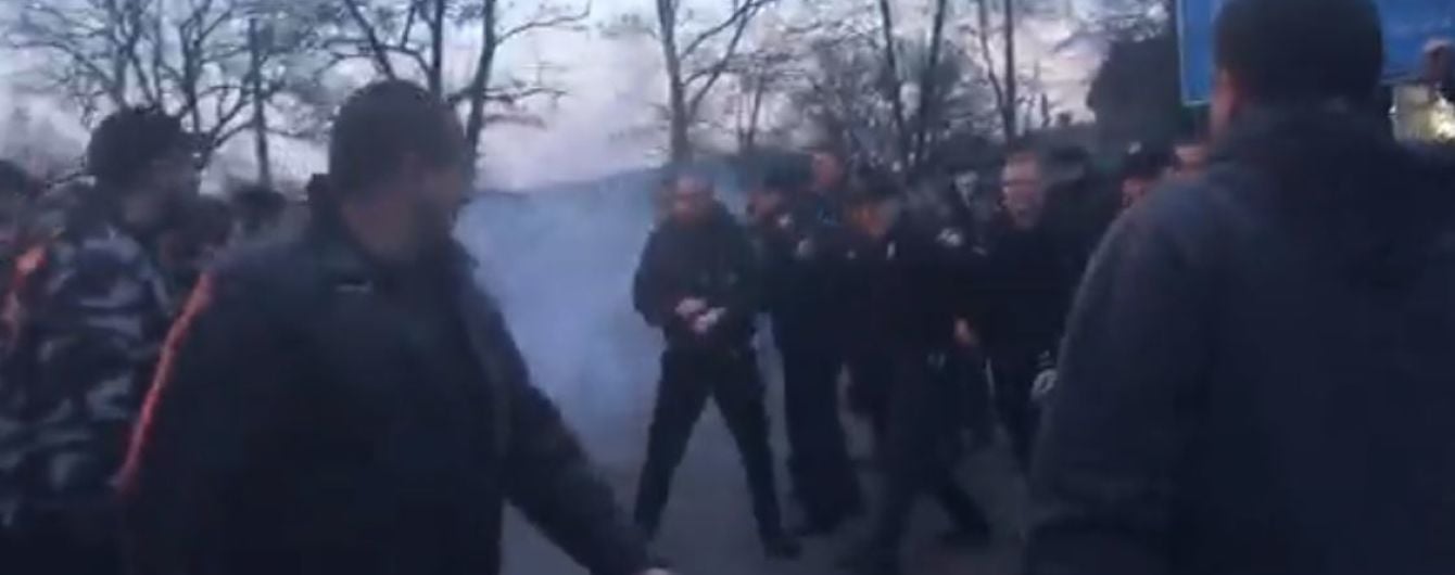 Пятеро силовиков пострадали в результате столкновений с Нацкорпусом в Черкассах