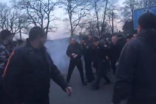 П’ятеро силовиків постраждали внаслідок сутичок із Нацкорпусом у Черкасах