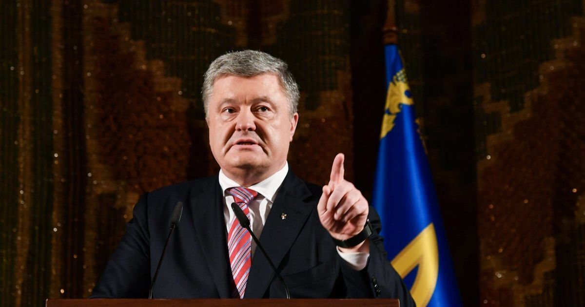 Порошенко выступил со срочным обращением из-за указа Путина про ОРДЛО