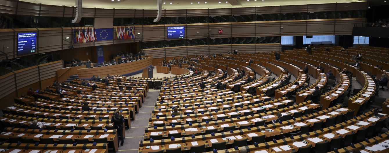 Заморозити "Північний потік-2" і бути готовими до нових санкцій: Європарламент ухвалив звіт про відносини з РФ