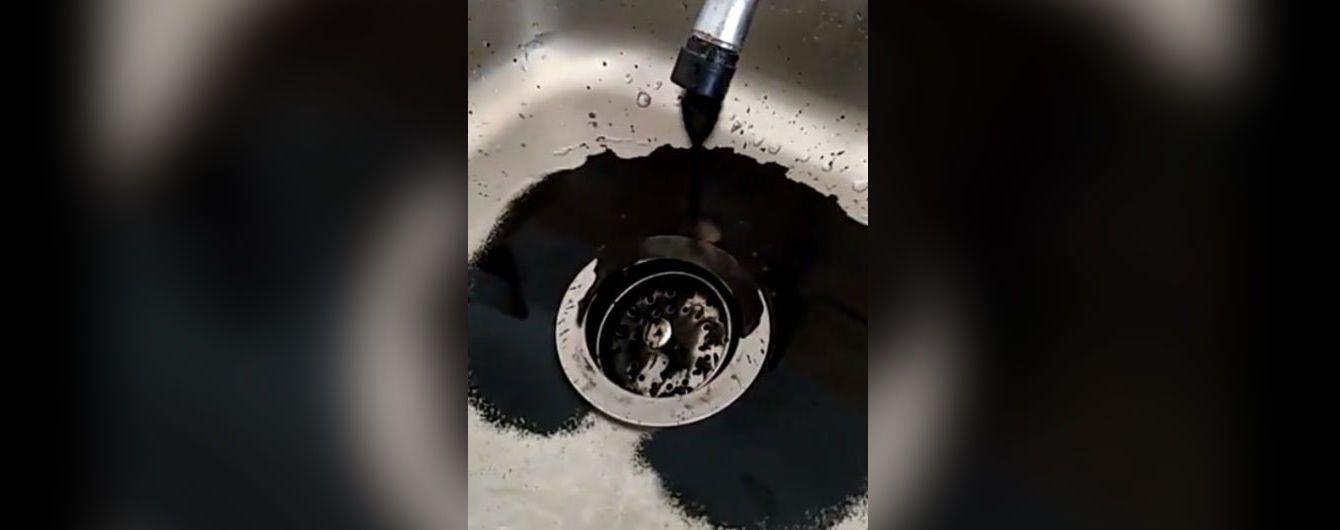 Наслідки блекауту: у венесуельців замість води з кранів потекла чорна рідина