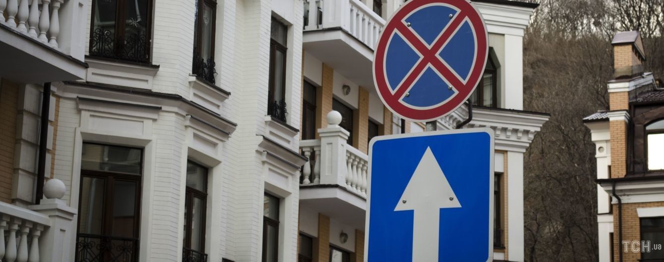 У Києві евакуатори забиратимуть по 300 неправильно припаркованих авто на день