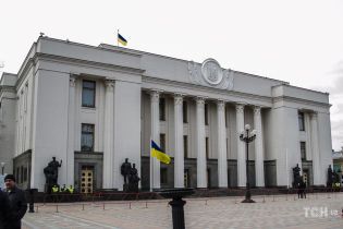 Больше всего мест в будущем парламенте получат "Слуга народа" и "Батькивщина" - опрос "Рейтинга", КМИС и Центра Разумкова