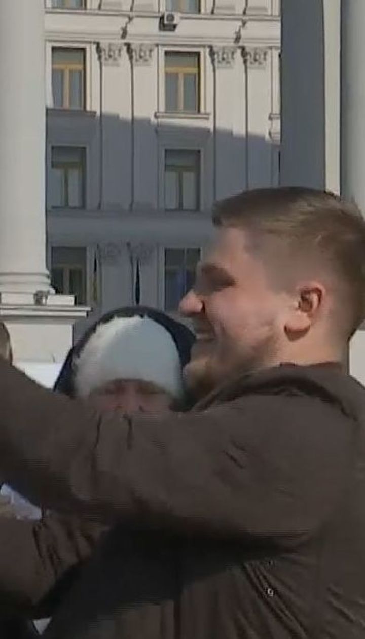 На Михайлівській площі в Києві провели акцію протесту проти окупації Криму Росією