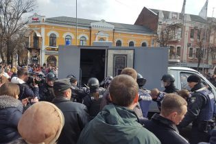 У Полтаві "Нацдружини" намагалися зустрітися з Порошенком, 10 осіб затримано