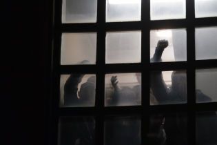 В здание государственного телеканала Сербии ворвались митингующие