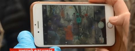 Trashtag: киевляне вывезли "Камаз" мусора из Гидропарка в рамках мирового флешмоба