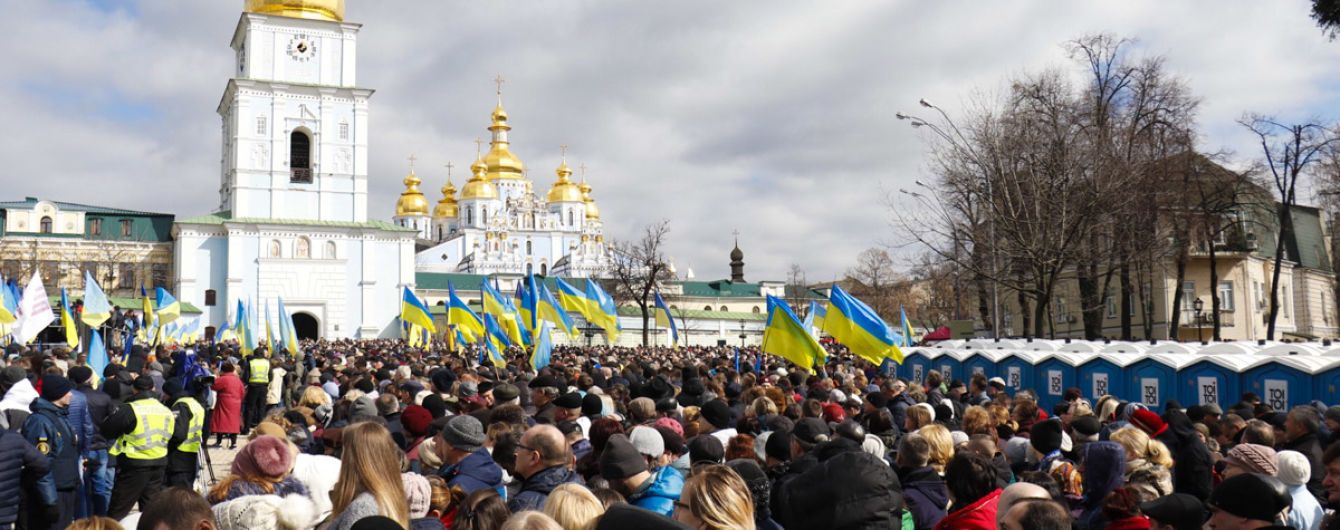 Під час зустрічі Порошенка з виборцями у центрі Києва сталася сутичка