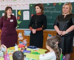 Марина Порошенко подчеркнула стройную фигуру новым платьем