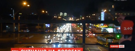 Через ремонт на Шулявке проспект Победы остановился в 6-километровой пробке