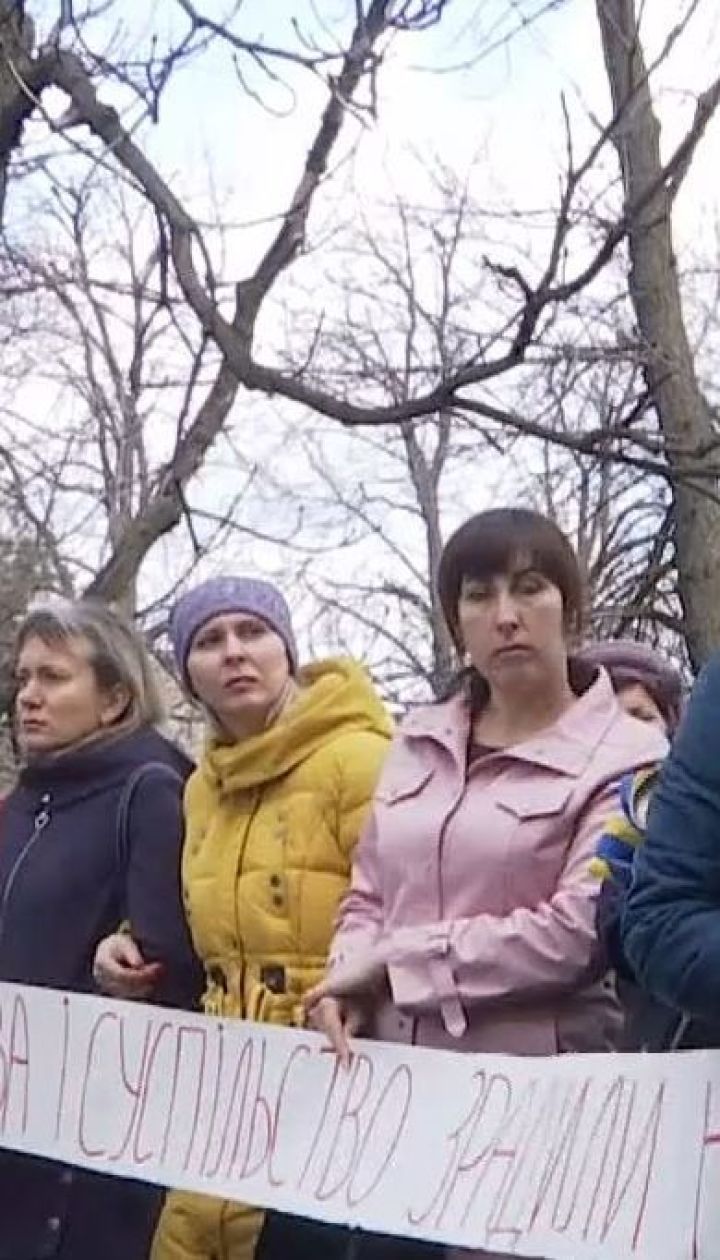 На Запоріжжі вчителі оголосили безстроковий страйк через невиплату зарплати