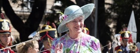 У "квітковій" сукні та капелюсі: 78-річна королева Маргрете II пройшлася червоною доріжкою