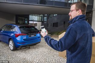 Skoda позволит открывать машины удаленно через смартфон